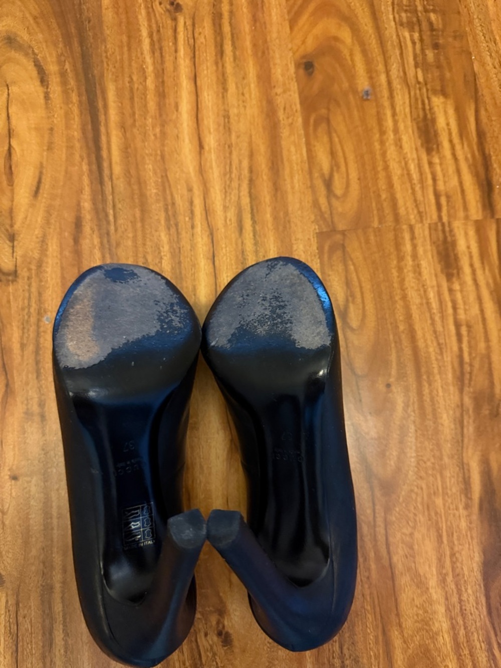 Gucci Black Leather Round-Toe Pumps - Picture 3 of 5